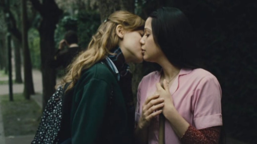 Erin Karpluk and Anna Silk Lesbian Kiss Being Erica. 