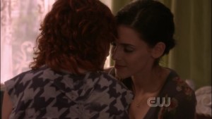 Rumer Willis and Jessica Lowndes, Lesbian Kiss