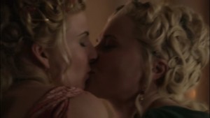 Lucy Lawless and Viva Bianca, Lesbian kiss Spartacus lesmedia