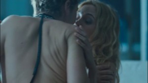 Heather Graham and Jaime Winstone, Lesbian Kiss