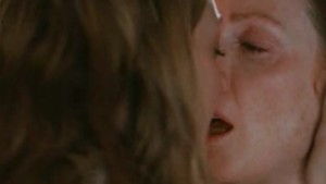 Julianne Moore and Amanda Seyfried Lesbian Kiss, Chloe
