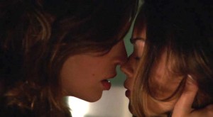 Lesbian Kiss, Eliza Dushku and Alexis Dziena
