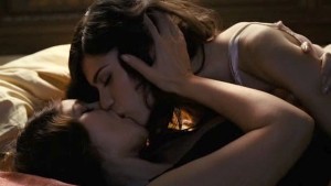 Monica Bellucci and Lavinia Longhi, lesbian kiss