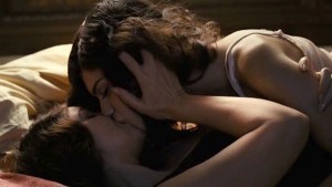 Monica Bellucci and Lavinia Longhi, lesbian kiss