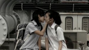 Samantha Tan and Ezann Lee, Lesbian Kiss