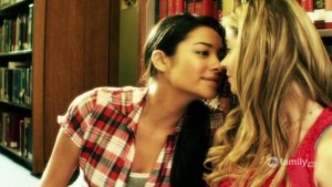 Emily and Alison, Lesbian Kiss Pretty little liars
