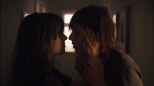 Lesbian Kiss lesmedia, Mia Kirshner and Katherine Moennig Lesbian Kiss