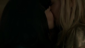 Nichola Burley and Kerrie Hayes, lesbian kiss Kicks lesmedia