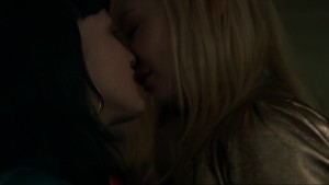 Nichola Burley and Kerrie Hayes, lesbian kiss Kicks lesmedia