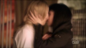 Ksenia Solo & Zoie Palmer Lesbian Kiss, lesbian Images Lost Girl