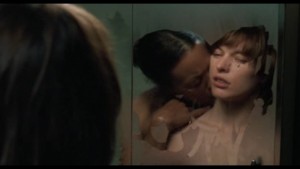 Milla Jovovich, Aisha Tyler and Sarah Strange Lesbian Kiss, ,45 lesmedia