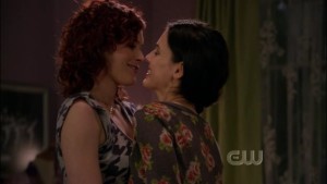 Jessica Lowndes and Rumer Willis Lesbian Kiss, 90210 lesmedia