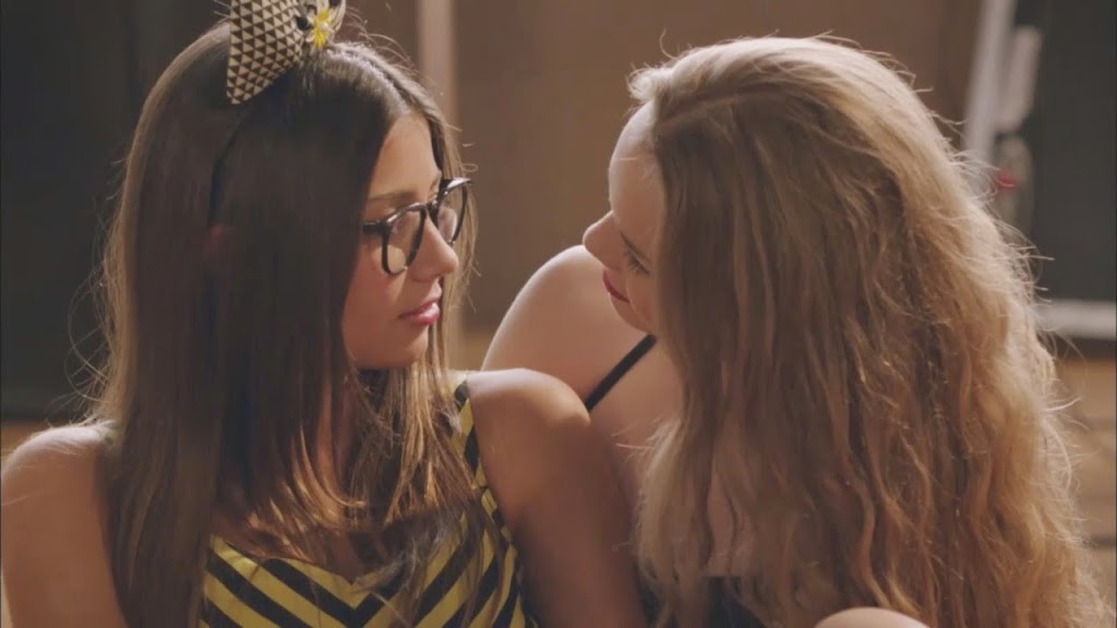 Cristine Prosperi and Niamh Wilson Lesbian Kiss from Degrassi: The Next Gen...