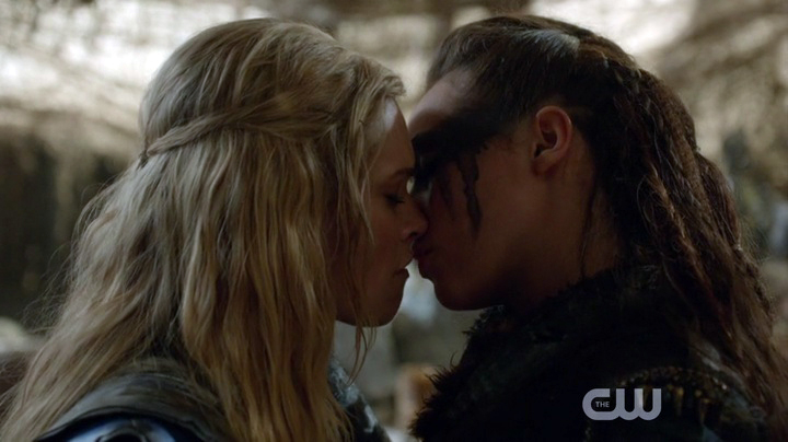 Clarke and Lexa Lesbian Kiss