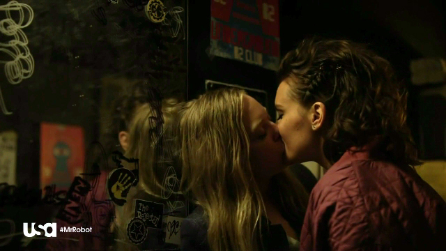 Angela & Shayla Kiss Scene "Mr. Robot" .
