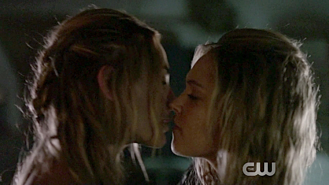 images The 100 Clarke And Lexa First Kiss Episode lexa scenes the 100...